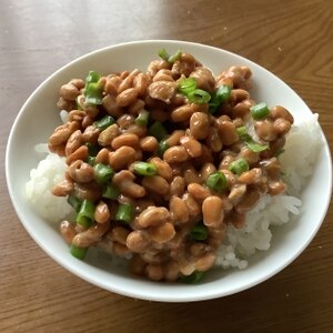 ゴマ油香るネギ納豆ご飯